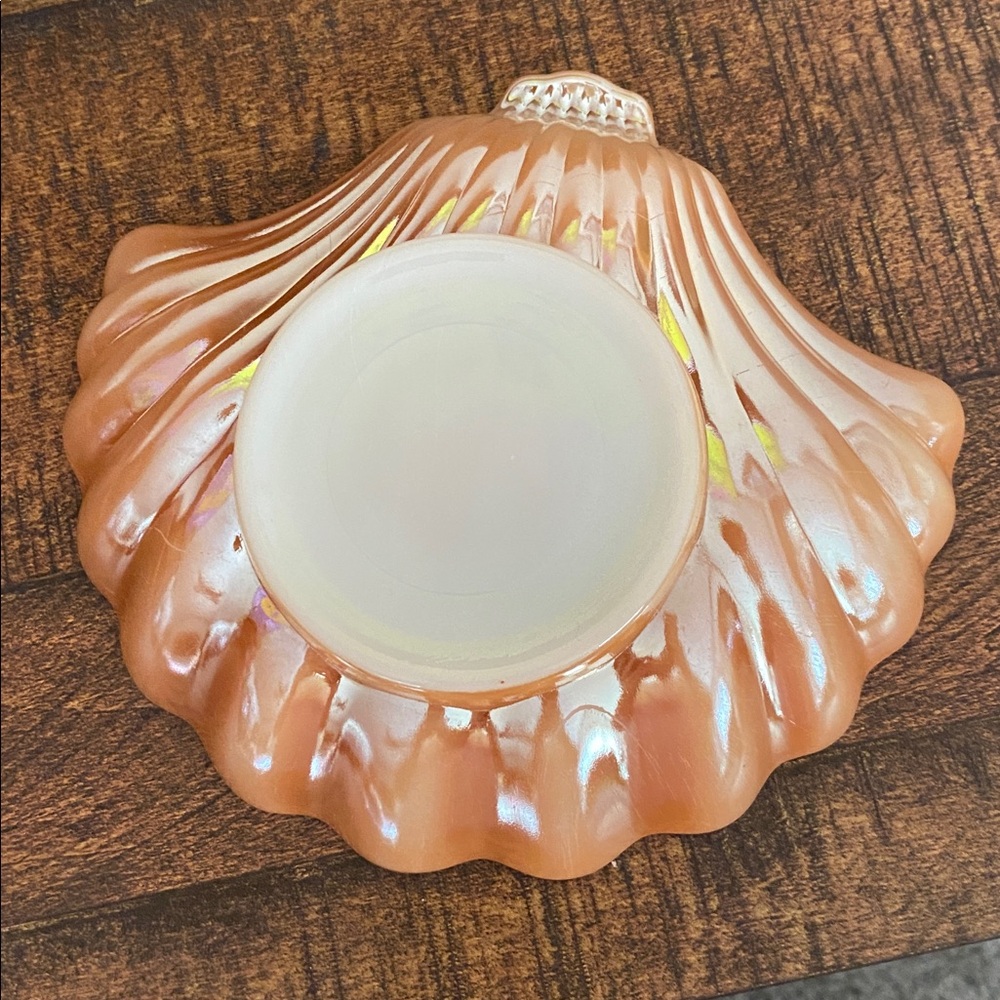 Luster ware Iridescent Shell-Shaped Dish - Picture 2 of 4